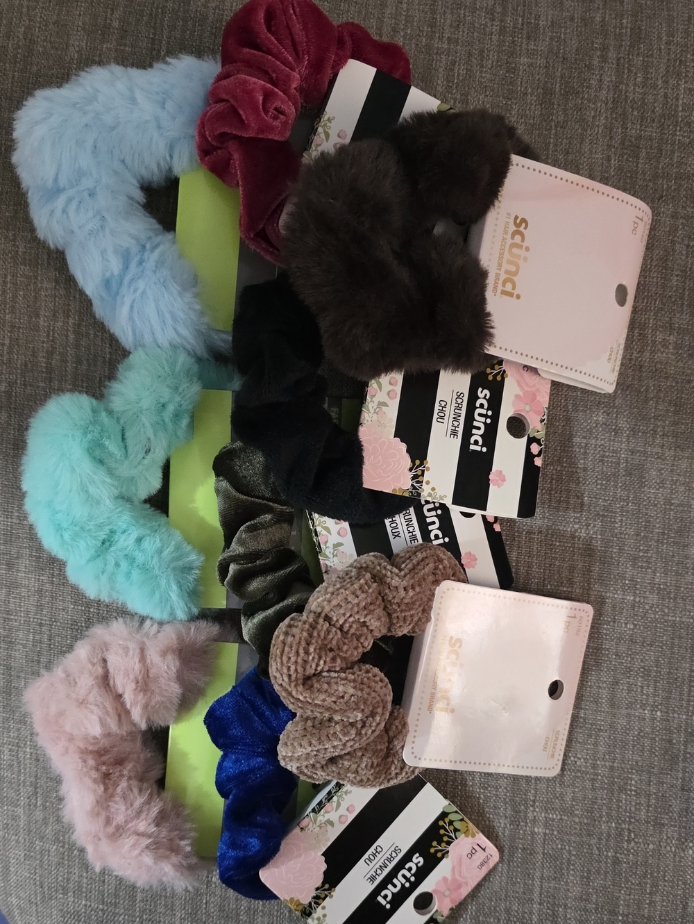 Scunci Mixed Color Plush and Velvet Scrunchie Set - Assorted Colors